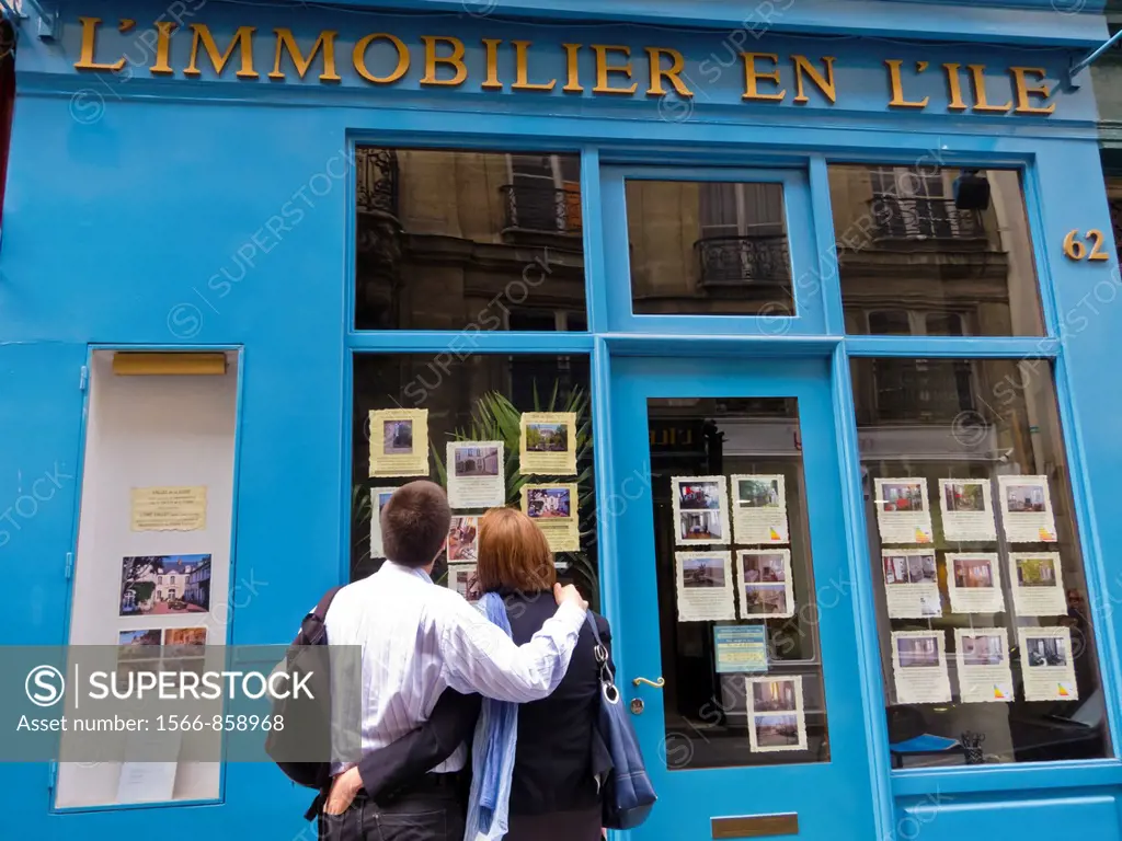 Paris, France, Couple Window Shopping at Real Estate Agent, in the Ile Saint Louis