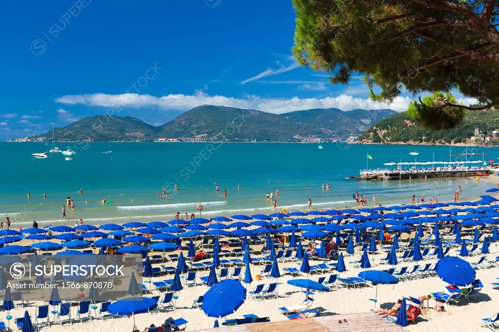 Tourists on the beach, Lerici, Province of La Spezia, Liguria, Italy, Europe