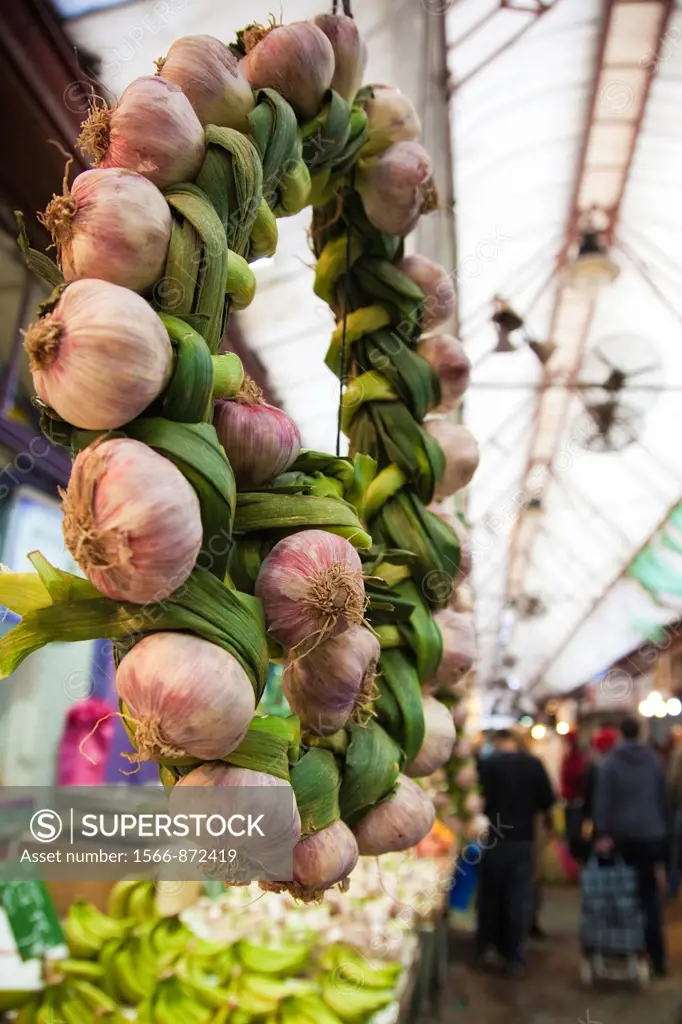 Israel, Jerusalem, New City, Mahane Yehuda Market, garlic cloves, NR