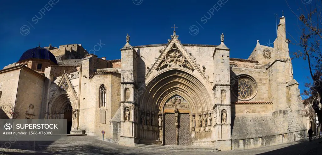 Puerta de los Apostoles. Facade of Gothic church of Santa María la Mayor 13th-14th century. Morella. Els Ports. Castellón province. Valencia. Spain.