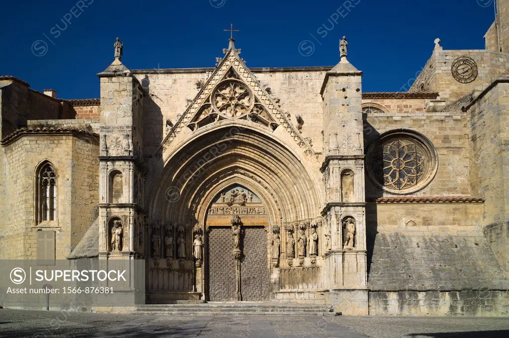 Puerta de los Apostoles. Facade of Gothic church of Santa María la Mayor 13th-14th century. Morella. Els Ports. Castellón province. Valencia. Spain.