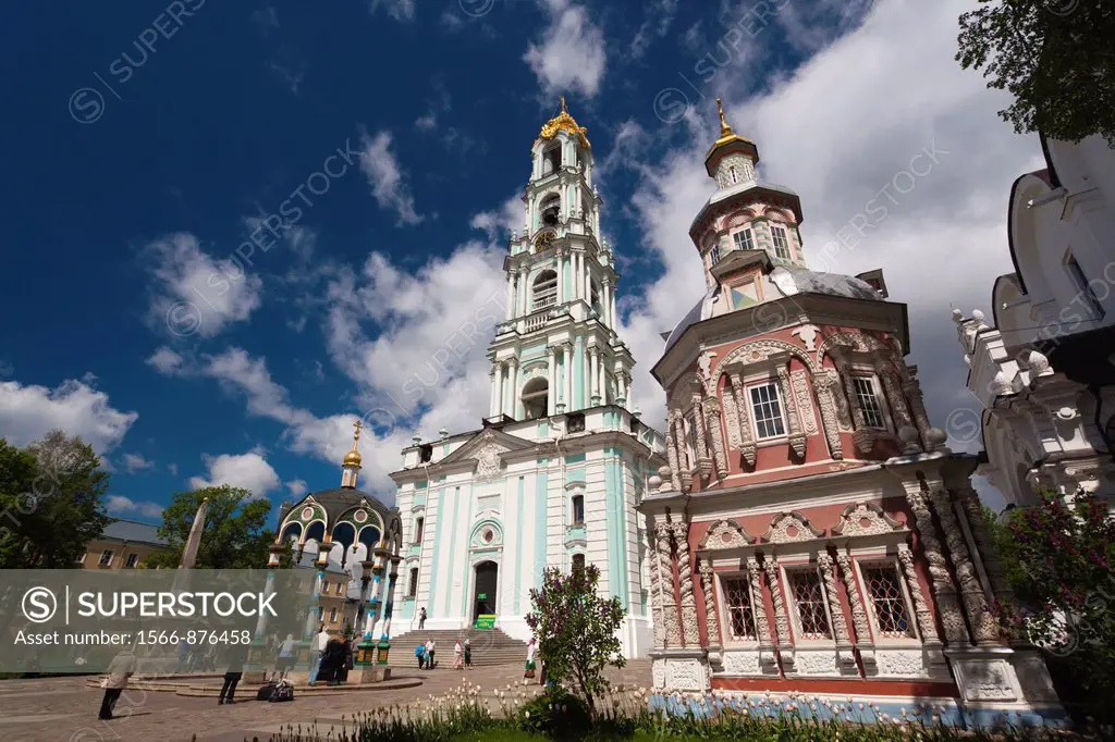 Russia, Moscow Oblast, Golden Ring, Sergiev Posad, Trinity Monastery of Saint Sergius, belltower and the Cathedral of the Assumption
