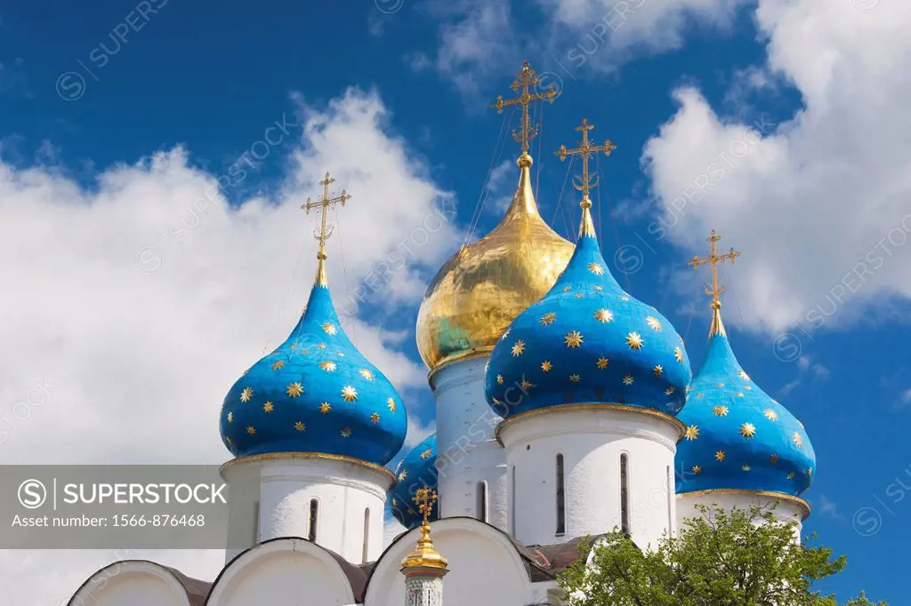 Russia, Moscow Oblast, Golden Ring, Sergiev Posad, Trinity Monastery of Saint Sergius, domes of the Cathedral of the Assumption