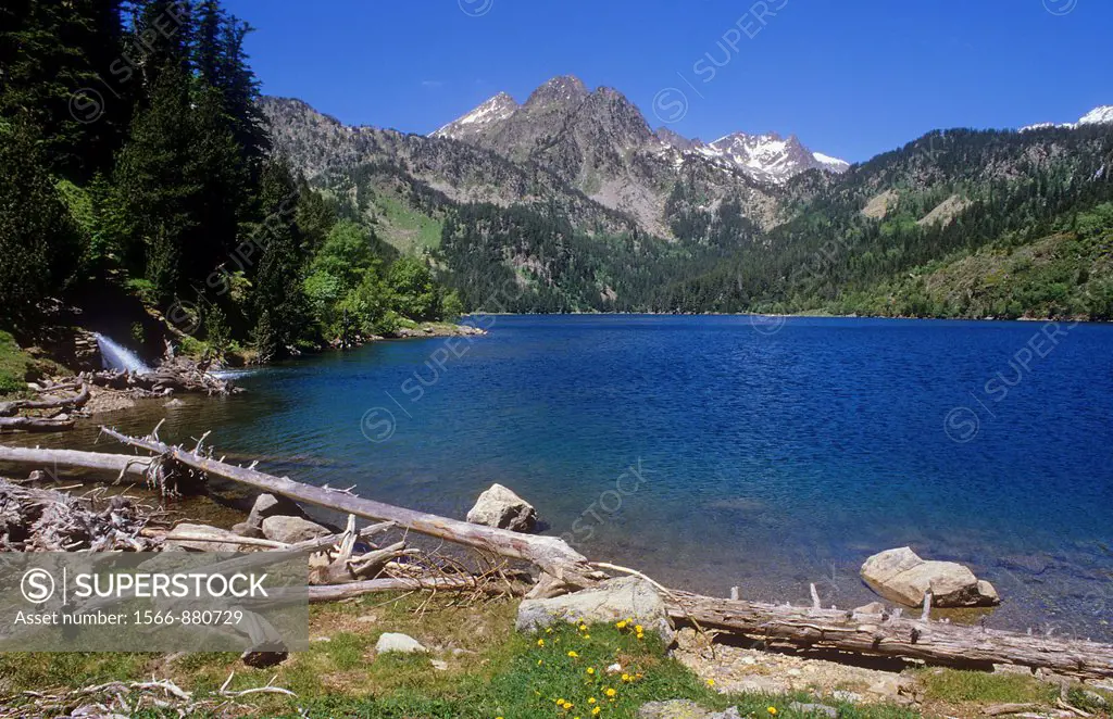 `Estany de Sant Maurici´Sant Maurici lake, Aigüestortes i Estany de Sant Maurici National Park, Pyrenees, Lleida province, Catalonia, Spain