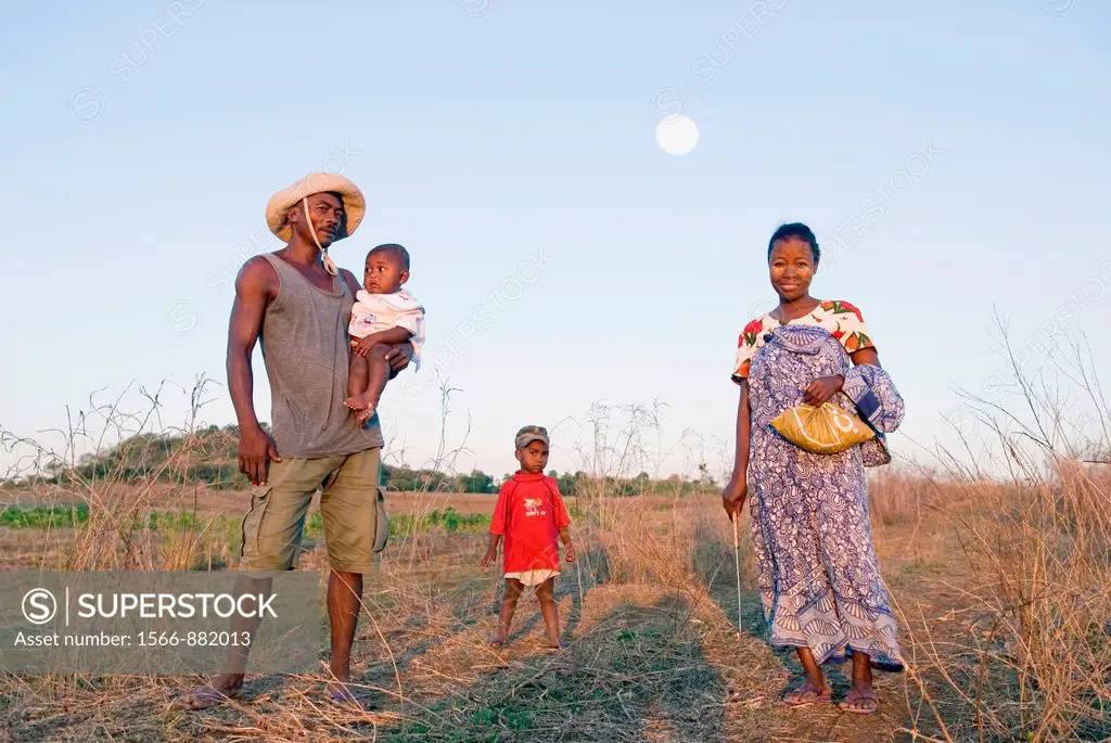 family in the bush, around Ambondrona, west coast, Nosy Be island, Republic of Madagascar, Indian Ocean