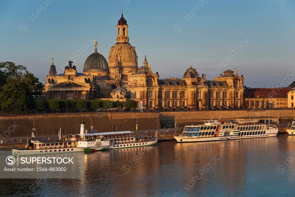 View from the Carolabruecke-bridge over the Elbe-River to Brühl´s Terrace, academy of arts and Church of Our Lady, early morning, Dresden, Saxony, Ger...