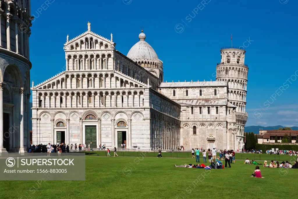 View over Cathedral Square to Duomo St Mary of the Assumption and the Leaning Tower of Pisa, 57 metres high, Pisa, Tuscany, Central Italy, Italy, Euro...