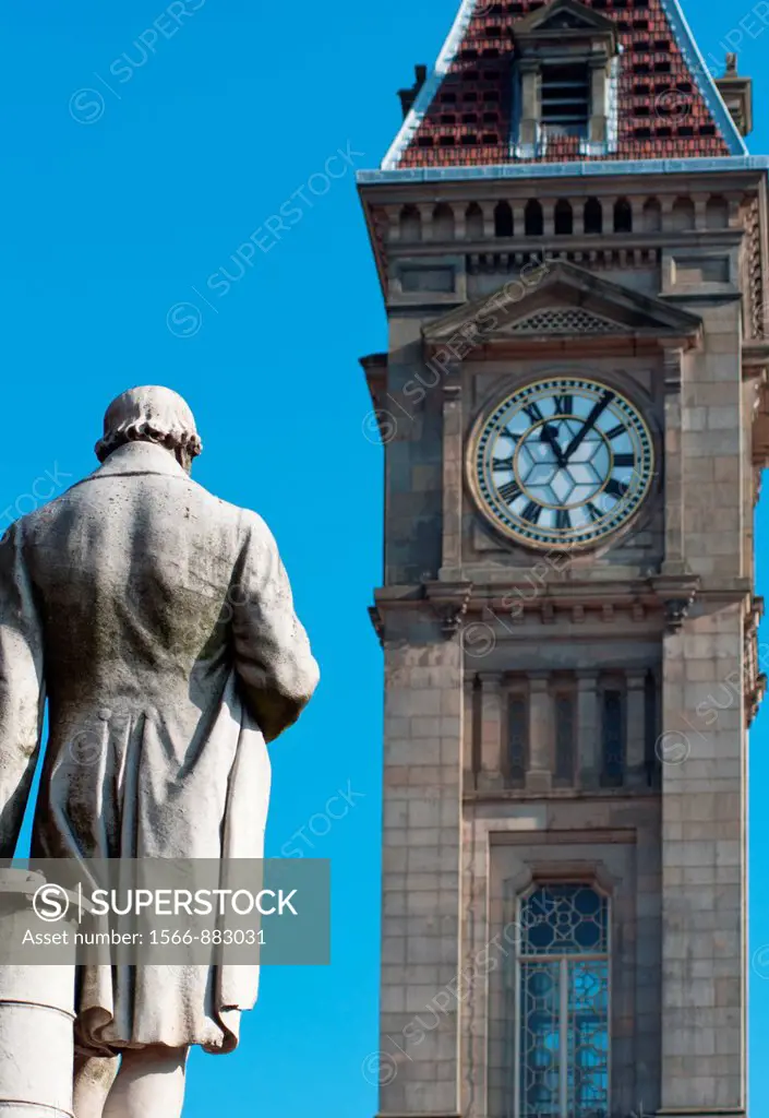 A statue of James Watt looks towards the ´Little Ben´ Clock tower on Chamberlain Square, Birmingham, England
