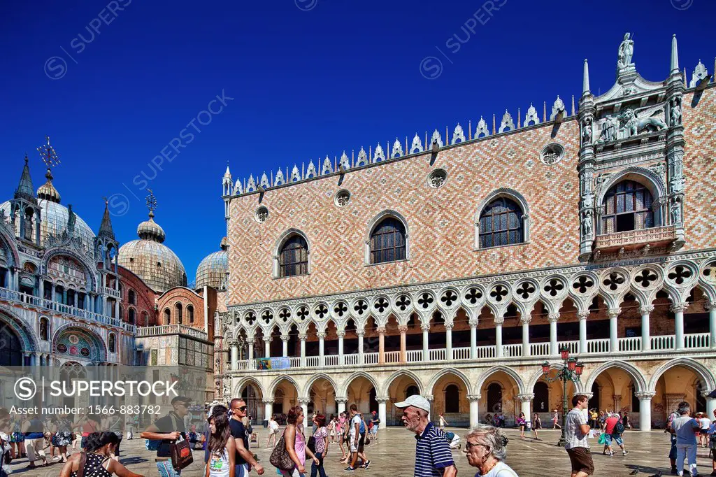 Basilica of St Mark left and Doge´s Palace right, Venice, Italy