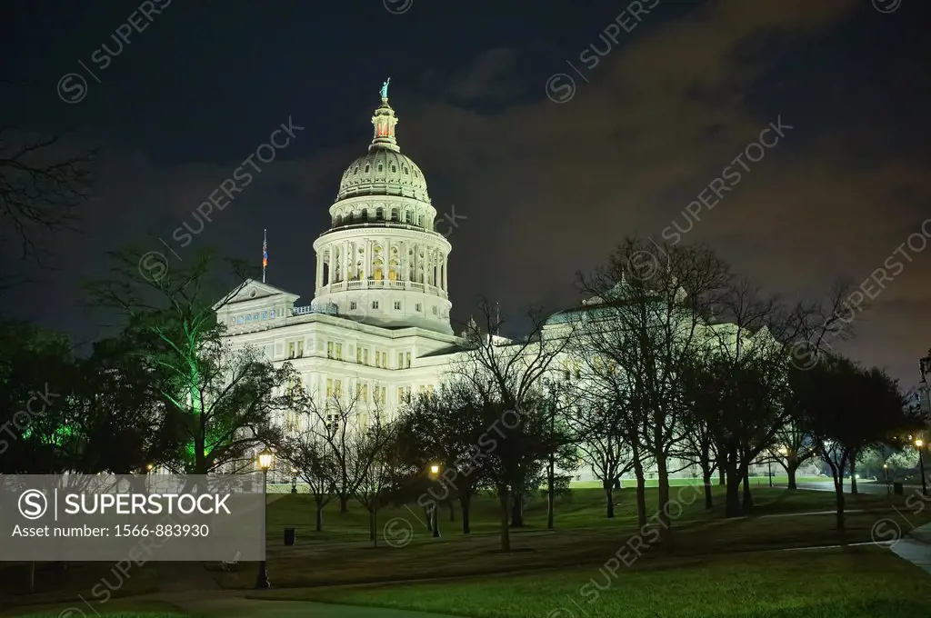 Texas State Capitol Building in Austin at night
