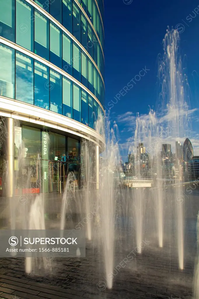 England, London, Southwark  Water fountains near the London City Hall and the ´More London´ develpoment, looking towards the financial district of the...