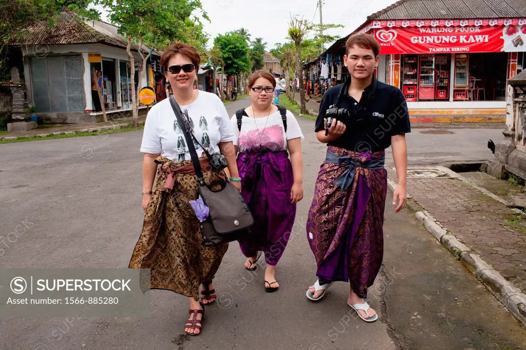 Tourists wearing sarong proceeding to Gunung Kawi The Rocky Temple, Tampaksiring, Bali, Indonesia