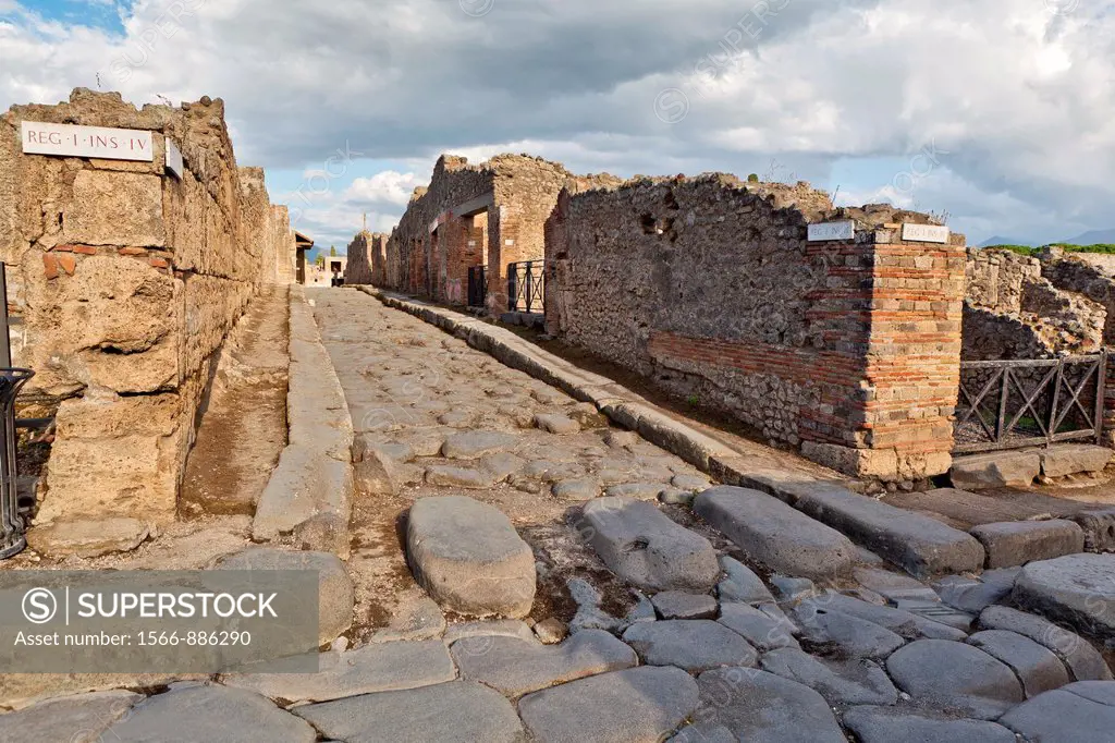 Ancient Street, Reg- I- Ins- IV in the Roman site of Pompeii, Campania, Italy Unesco World Heritage Site
