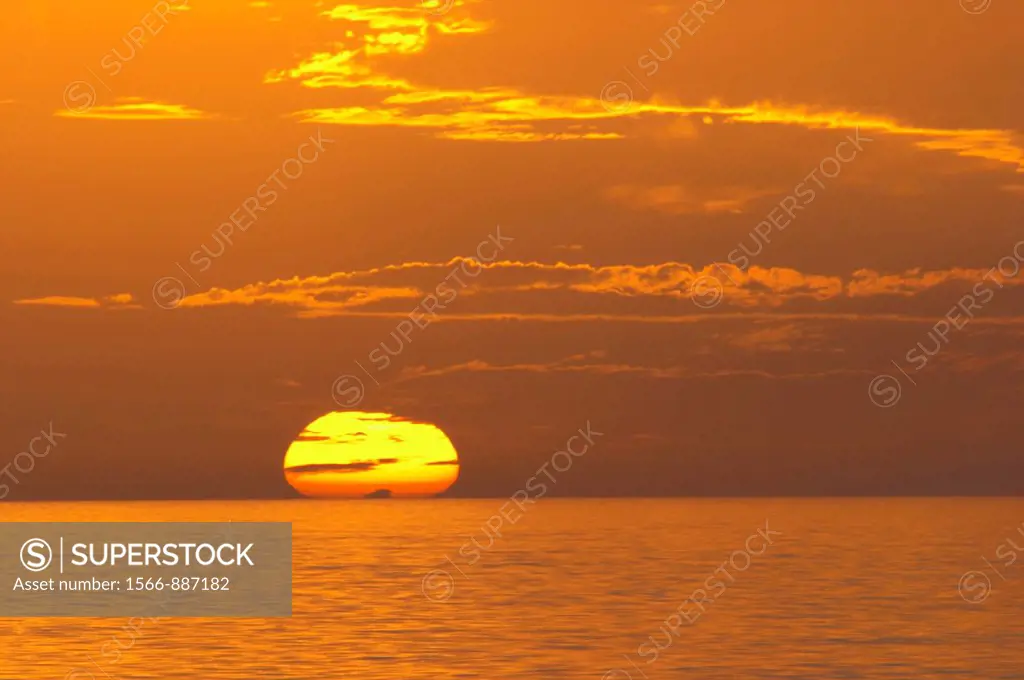 SUNSET OVER GULF OF MEXICO FROM CASPERSEN BEACH, VENICE, FLORIDA