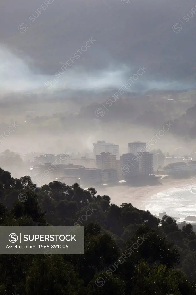 Spain, Basque Country Region, Vizcaya Province, Bakio, fog and mist shrouded beach town