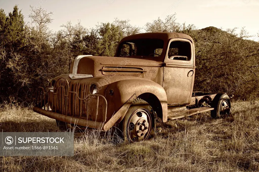 Rusty old Ford Oldtimer pickup truck