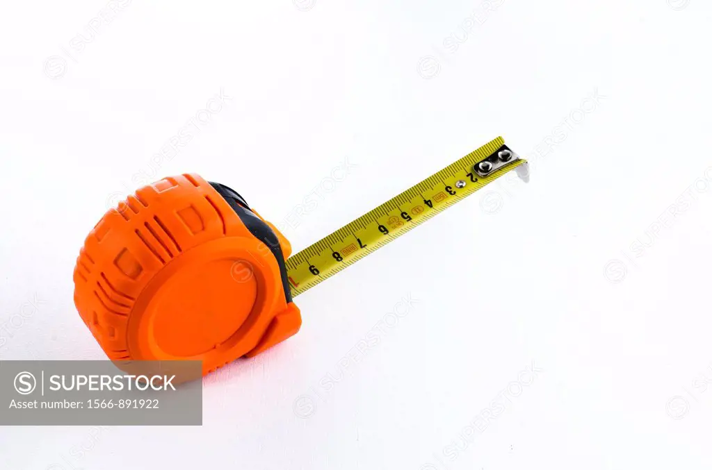 tape measure to measure objects