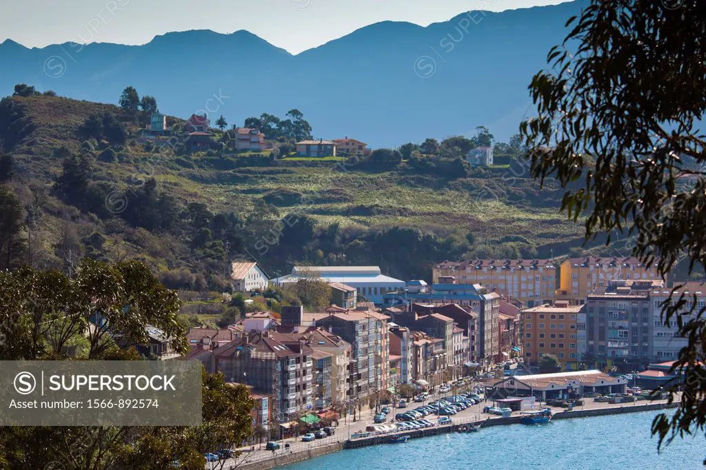 Spain, Asturias Region, Asturias Province, Ribadesella, elevated town view