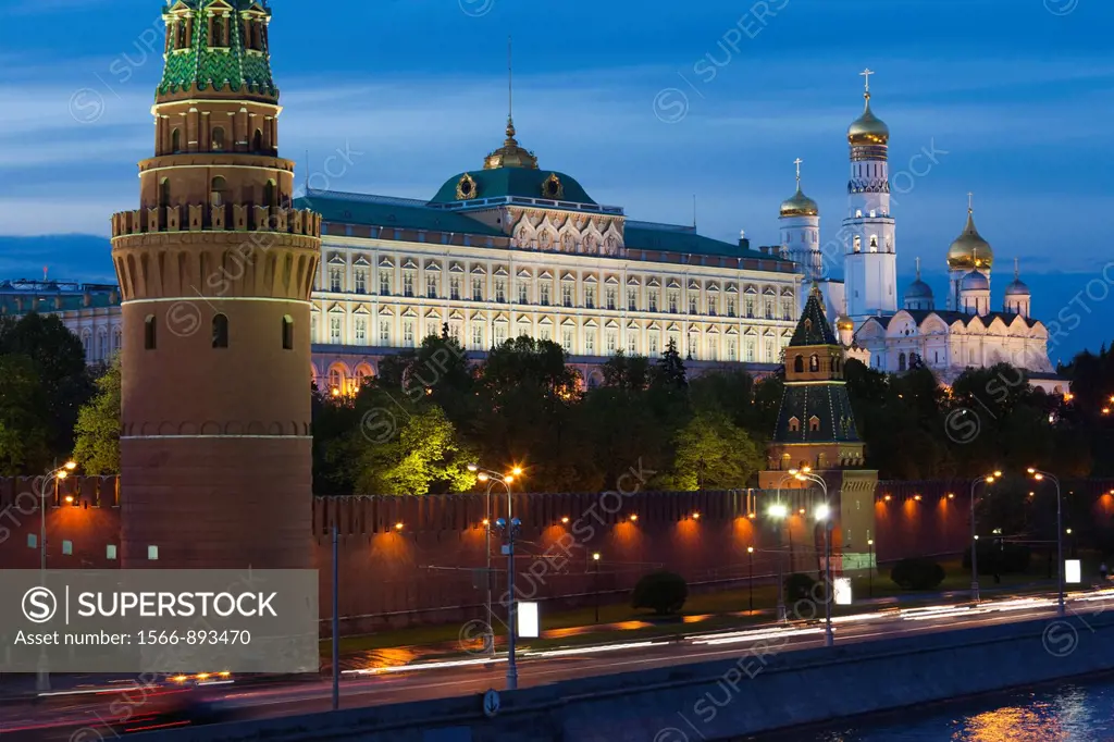Russia, Moscow Oblast, Moscow, Kremlin, evening view from the Moscow River