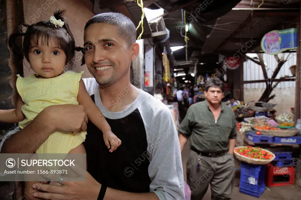Nicaragua, Managua, Mercado Roberto Huembes, market, father and daughter