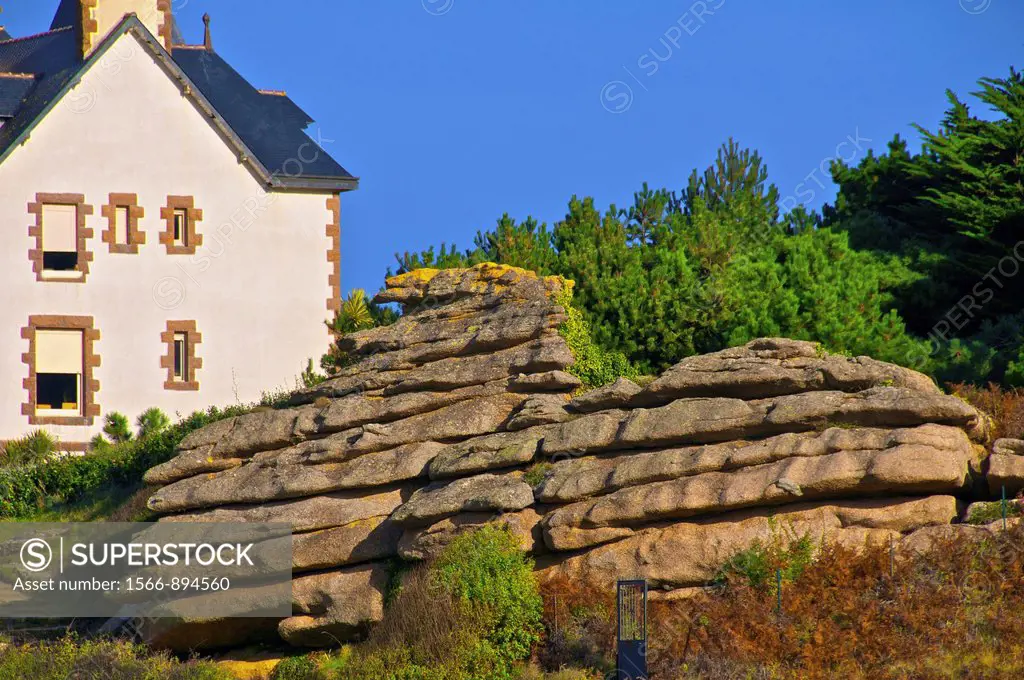 Spectacular rocks along Pink Granite Coast with house, Ploumanach, Côtes-d´Armor, Brittany, France