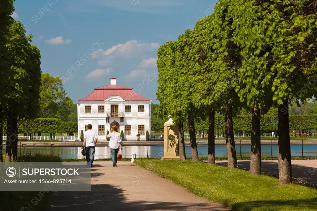 Russia, Saint Petersburg, Peterhof, Marlinsky Pond and Marly Palace