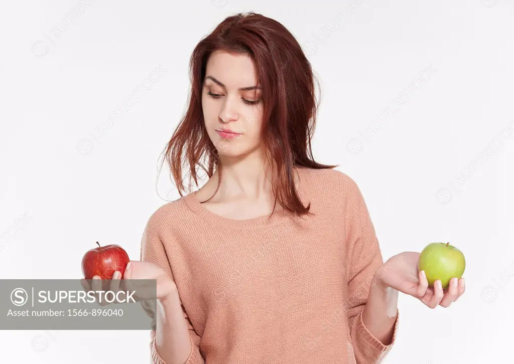 Young woman holding two apples