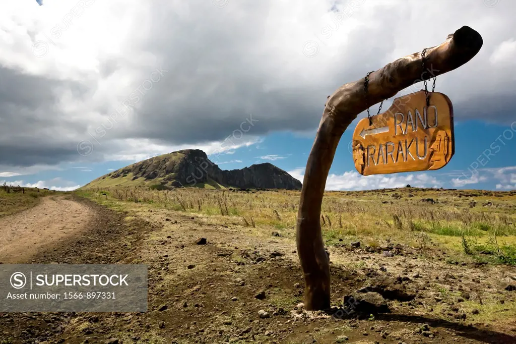 Enty road to Rano Raraku, the nursery of the moai