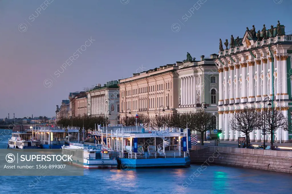 Russia, Saint Petersburg, Center, Winter Palace and Hermitage Museum, dusk