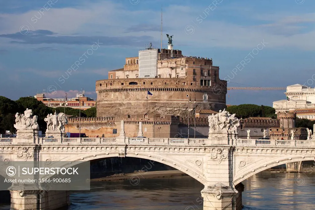 The Papal fortress of Castel Sant´Angelo seen from Vittorio Emanuele II bridge, Rome, Italy, Europe
