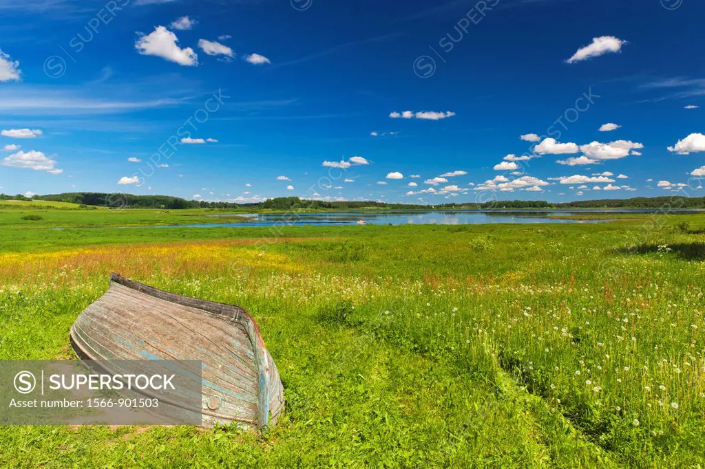 Russia, Pskovskaya Oblast, Pushkinskie Gory, landscape at Mikhailovskoye, the Alexander Pushkin Preserve, estate of famous Russian poet