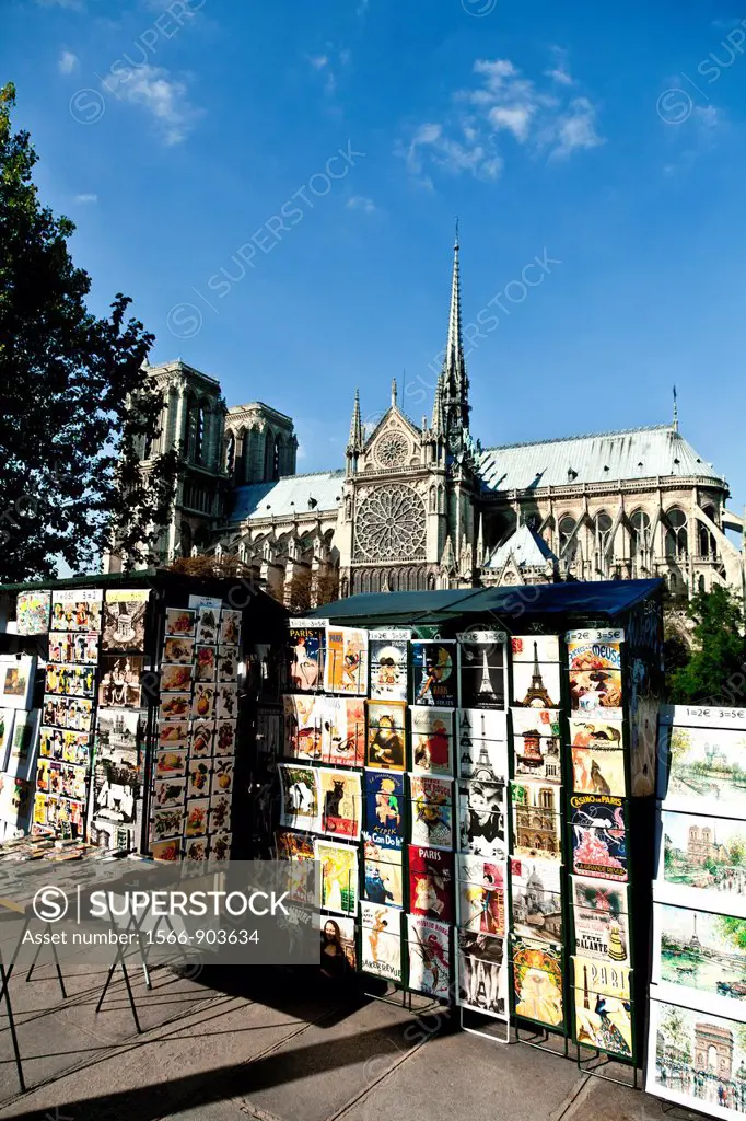 Antiquarians selling books along the Seine near the Notre-Dame in Paris, France, Europe