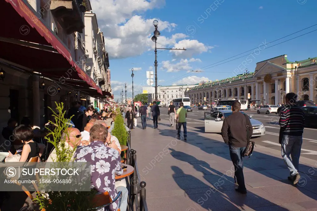 Russia, Saint Petersburg, Center, Nevski Prospekt, outdoor cafe, NR