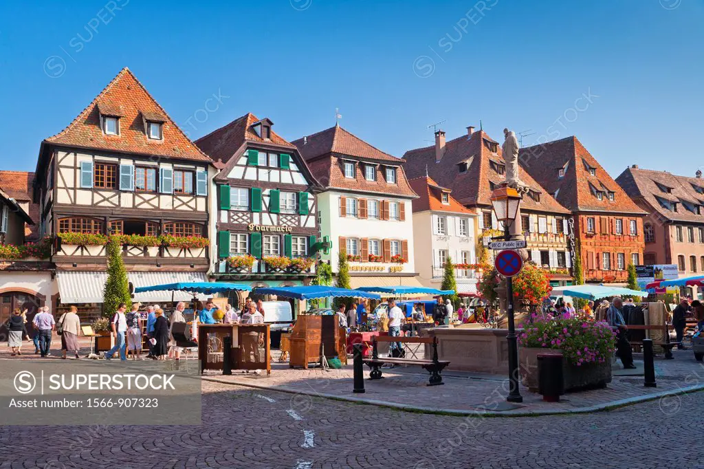 Houses at the market square in Obernai, Alsace, France, Europe