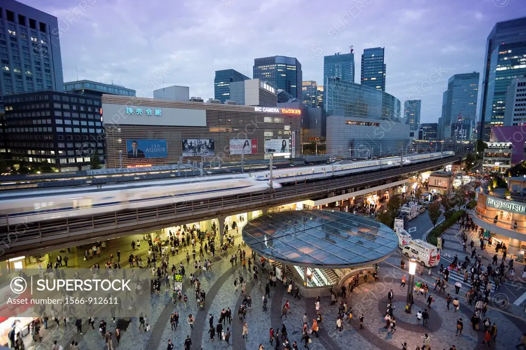 Japan, Tokyo, the Bullet train trough Yurakucho Station