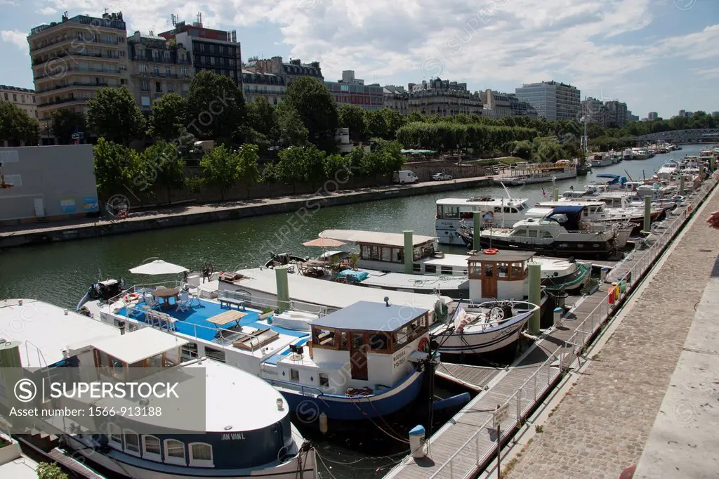 Paris, port de l´Arsenal, canal saint Martin, Boats