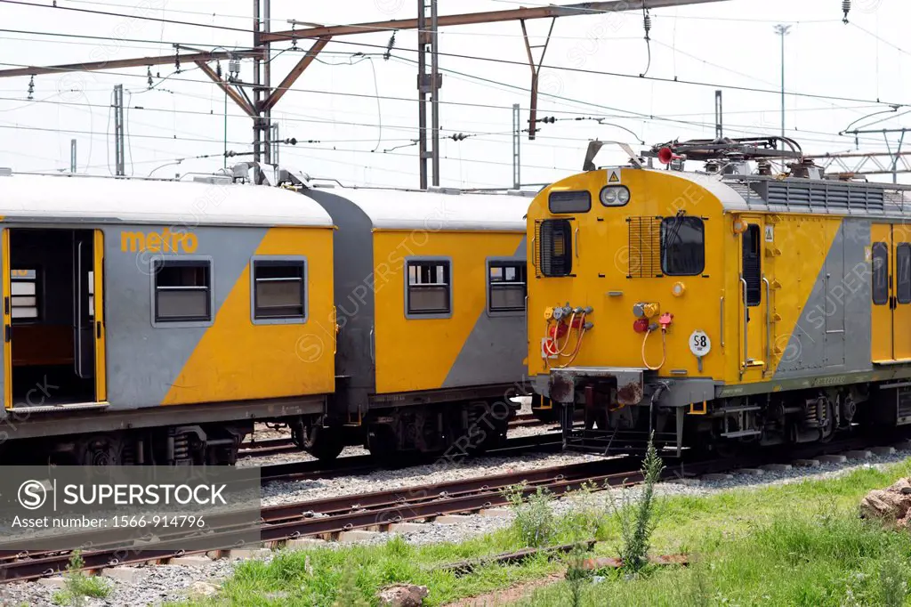 Cars of the yellow Metro of Cape Town´s mass transit system crossing at a station, Cape Town, South Africa