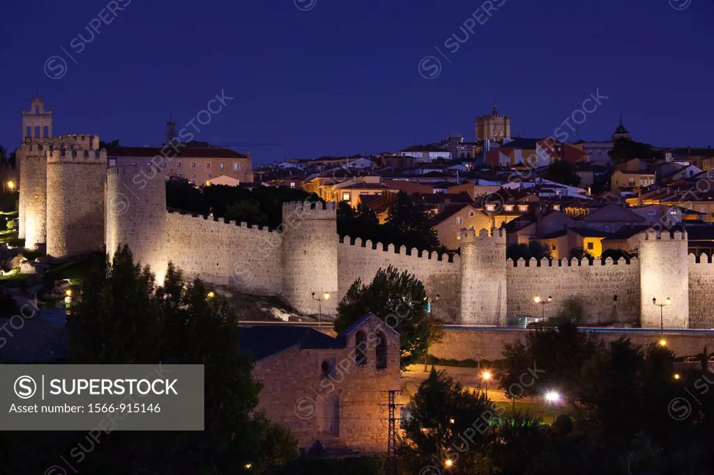 Spain, Castilla y Leon Region, Avila Province, Avila, Las Murallas, town walls from Los Cuarto Postes, dusk
