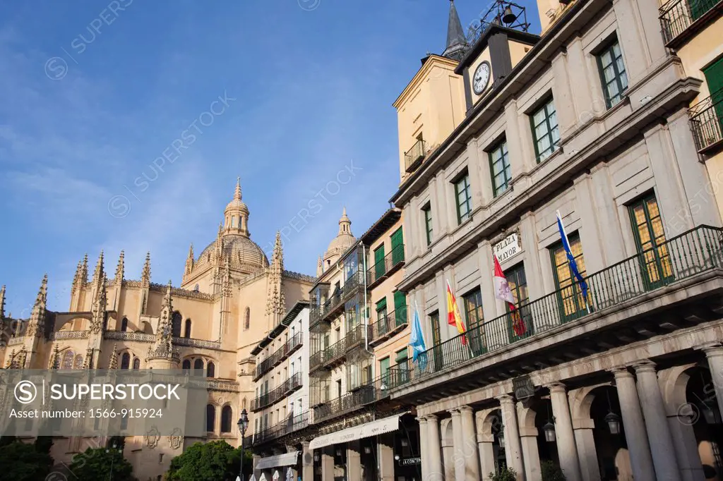 Spain, Castilla y Leon Region, Segovia Province, Segovia, Plaza Mayor, Segovia Cathedral and town hall