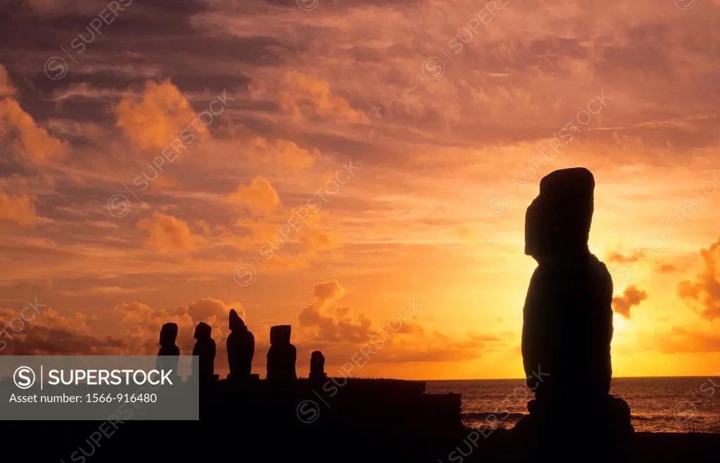 Sunset, Tahai Archeological site, restored 1968, Easter Island, Rapa Nui, Chile