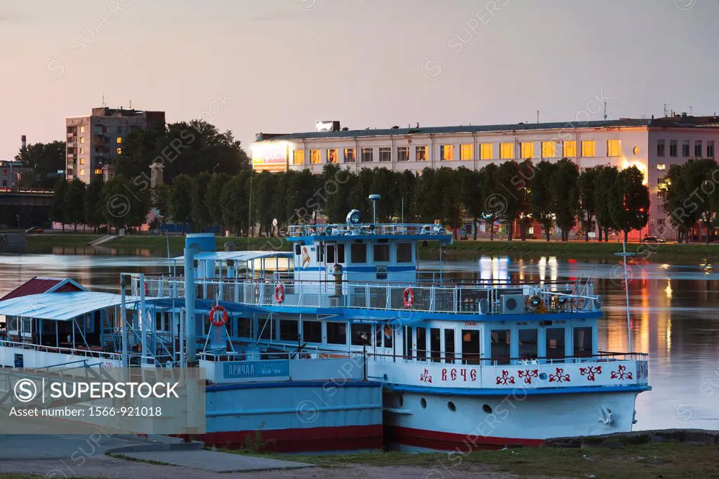 Russia, Novgorod Oblast, Veliky Novgorod, Volkhov River, dusk