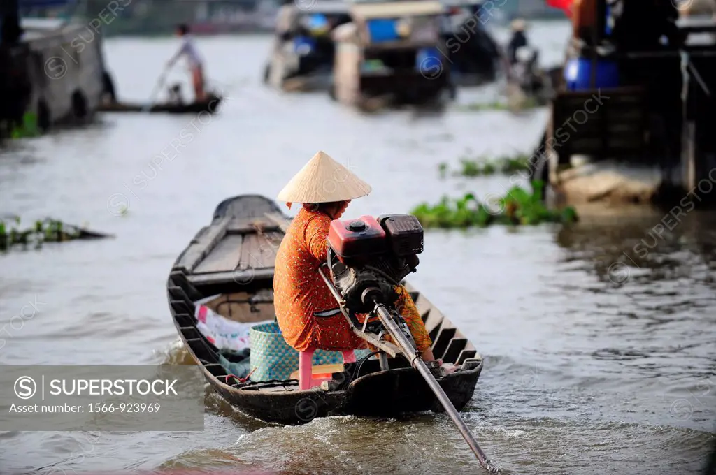 Asia,South East Asia,Vietnam,Cai Be floating market in Mekong Delta,South Vietnam