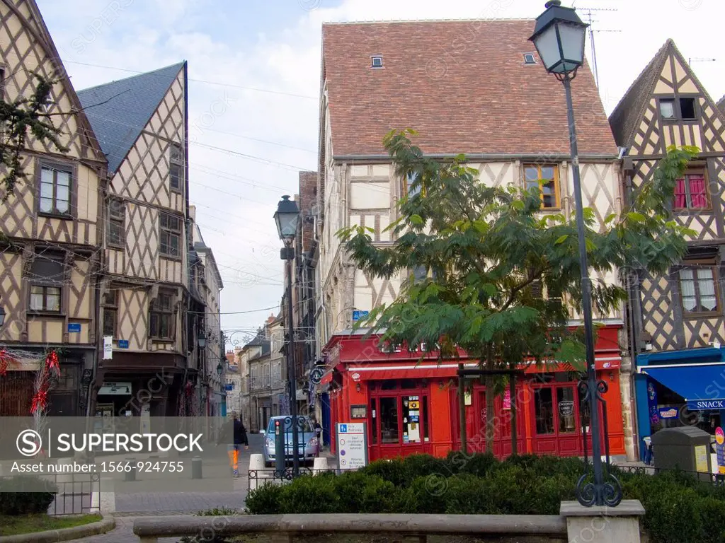 place gordaine,bourges,cher,berry,france