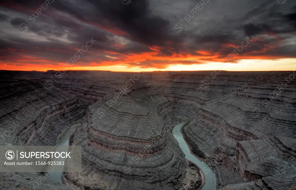 The San Juan River winds its way through the landscape in the shape of a Goose´s neck,at sunset, at Gooseneck State Park,Utah