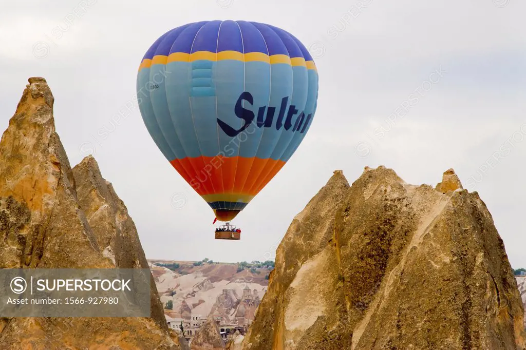 Hot-air ballon  Capadoccia, Turkey