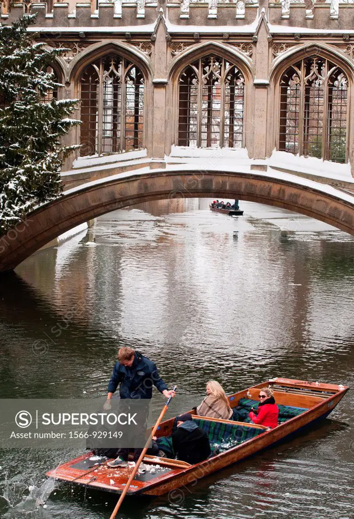 A punt comes under snowball attack at the Bridge of Sighs, St Johns College, Cambidge University, England