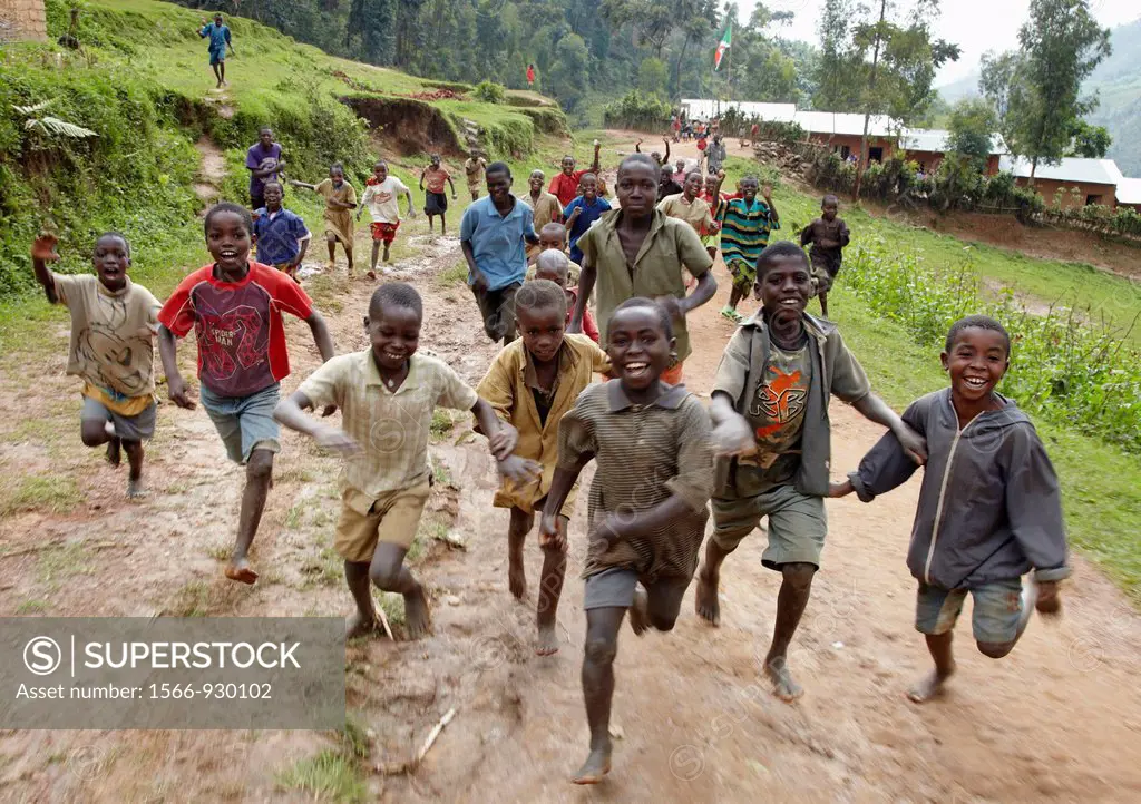 Africa, Burundi, Masanga, kids running