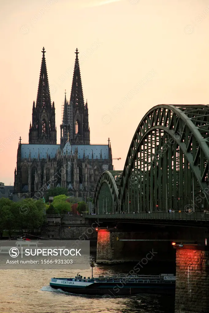 Cathedral & Hohenzollern bridge at sunset, Cologne, North Rhineland-Westphalia, Germany