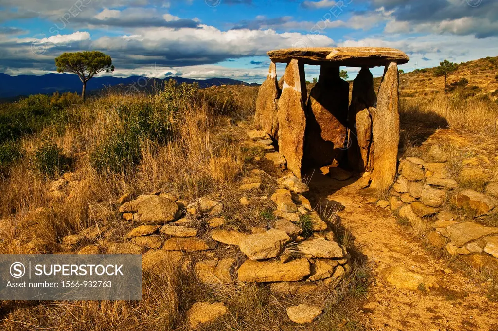 Vinyes Mortes I dolmen 5300-5200 BC, Alt Emporda, Costa Brava, Girona province, Catalonia, Spain.