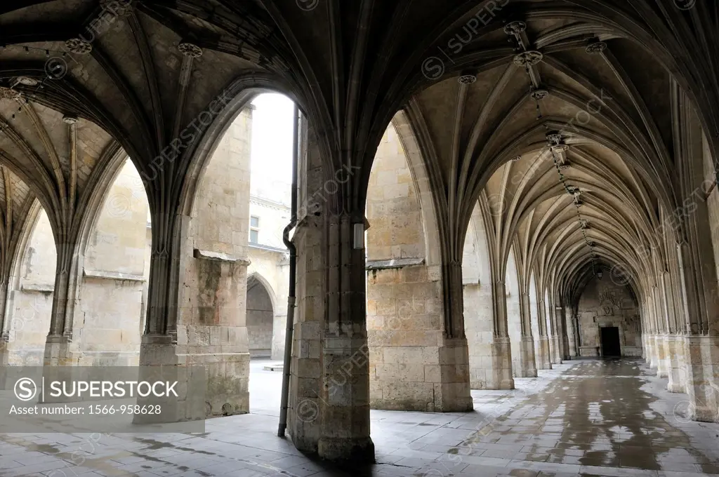 cloister of the Saint-Pierre Cathedral, Condom, Gers department, Midi-Pyrenees, southwest of France, Europe